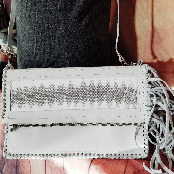 White snakeskin detail clutch or shoulder bag - Picture 4 of 5